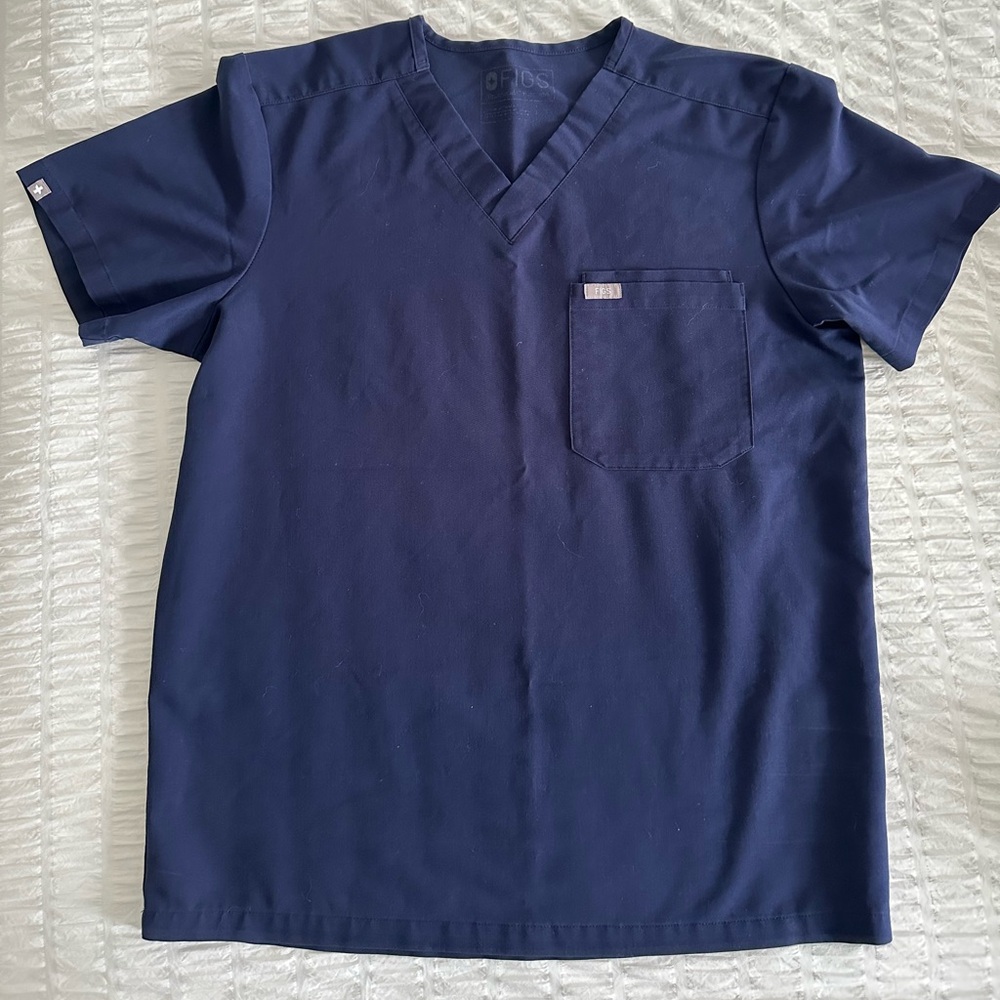 FIGS Leon Three-Pocket Scrub Top™